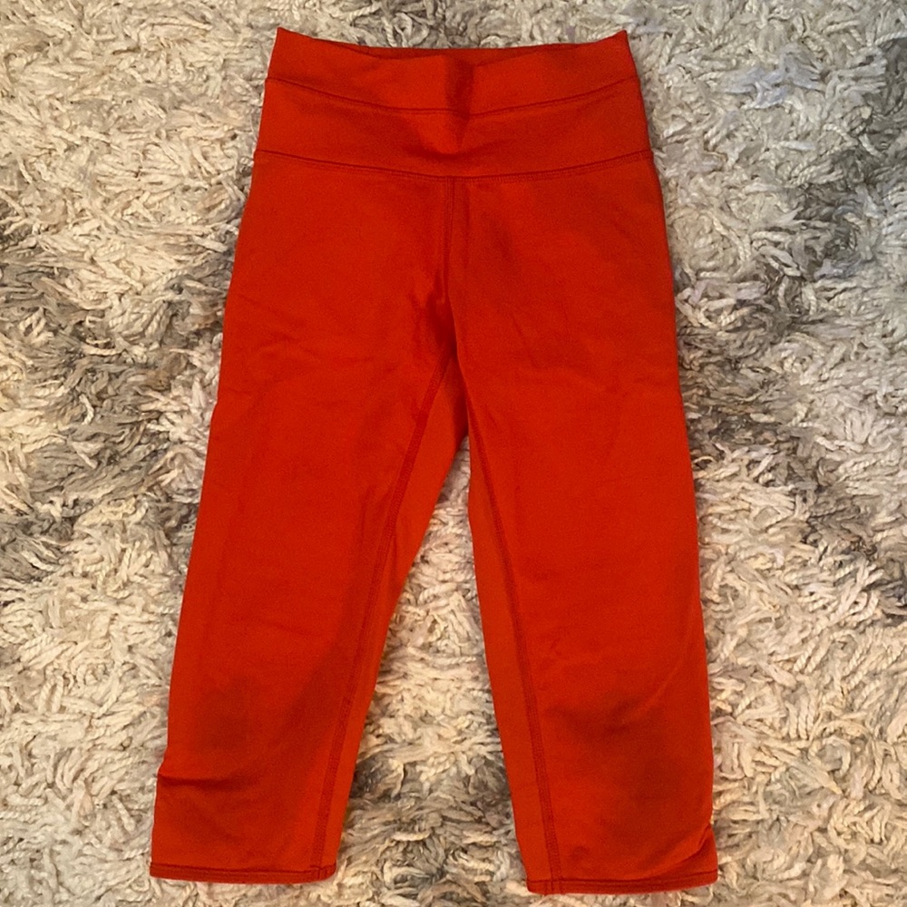 Lululemon girls cropped leggings.